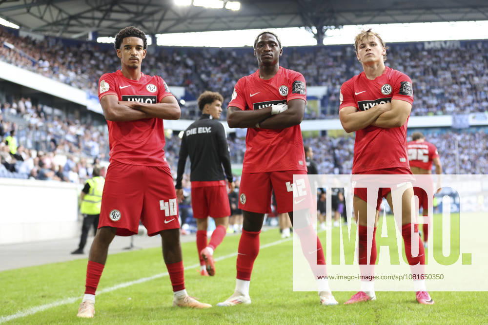Francis Onyeka (SV 07 Elversberg) Torjubel,jubelt mit seiner Mannschaft nach dem Treffer zum 1:2 waehrend des Spiels der 1. Runde des DFB-Pokal zwischen MSV Duisburg und SV 07 Elversberg, Schauinsland-Reisen-Arena am 22. August 2026 in Duisburg, Deutschland. (Foto von Oliver Kaelke DeFodi Images) +++ Francis Onyeka (SV 07 Elversberg) celebrates after scoring his team s second goal with teammates during the 1st round match of the DFB-Pokal between MSV Duisburg and SV 07 Elversberg at Schauinsland-Reisen-Arena on August 22, 2026 in Duisburg, Germany. (Photo by Oliver Kaelke DeFodi Images) DFB DFL REGULATIONS PROHIBIT ANY USE OF PHOTOGRAPHS AS IMAGE SEQUENCES AND OR QUASI-VIDEO. (Photo by Oliver Kaelke DeFodi Images) -