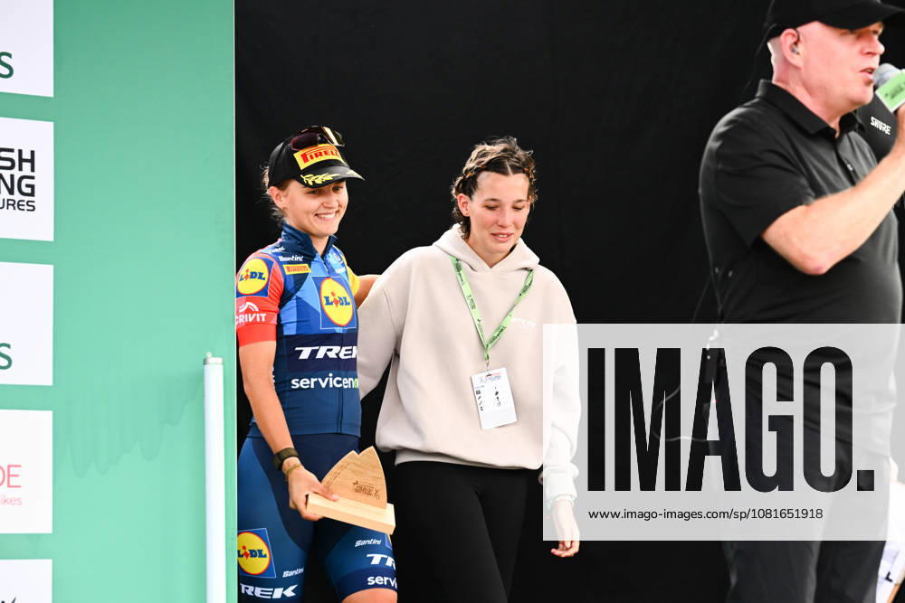 2026 Lloyds Tour of Britain Women Picture by - 22 08 2026 - Cycling - UCI Women s World Tour - 2026 Lloyds Tour of Britain Women - Stage 4: Llanidloes to Hay-On-Wye (138.3km) - Leader of the Best Young Rider Competition, Fleur Moors (Lidl - Trek) with cancer survivor Emily Tanner