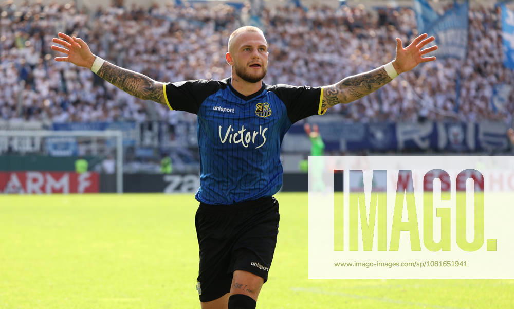 Fussball, Herren, DFB-Pokal, 1. Runde, Saison 2026 2027, 1. FC Saarbrücken - Hertha BSC Berlin, Philip Fahrner (1. FC Saarbruecken) bejubelt sein Tor zum 1:1 Saarbrücken Ludwigsparkstadion Saarland Deutschland