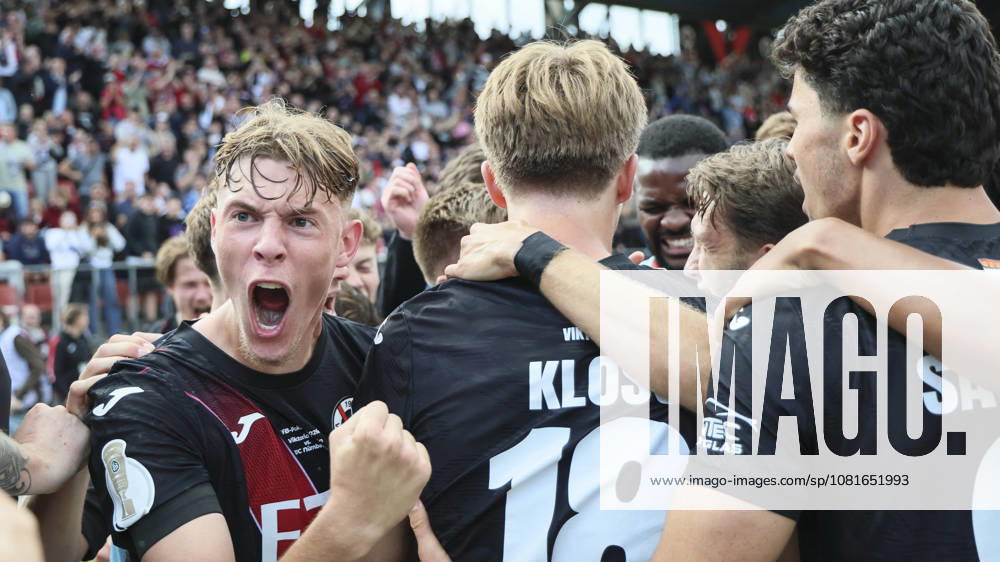 Meiko Sponsel (Viktoria Koeln, 19) celebrates his 1:1 goal with teammates during the DFB-Cup match between Viktoria Koeln vs. 1. FC Nuernberg at the Sportpark Hoehenberg on August 22, 2026 in Koeln, Germany. DFL REGULATIONS PROHIBIT ANY USE OF PHOTOGRAPHS AS IMAGE SEQUENCES AND OR QUASI-VIDEO. Nordrhein-Westfalen Germany
