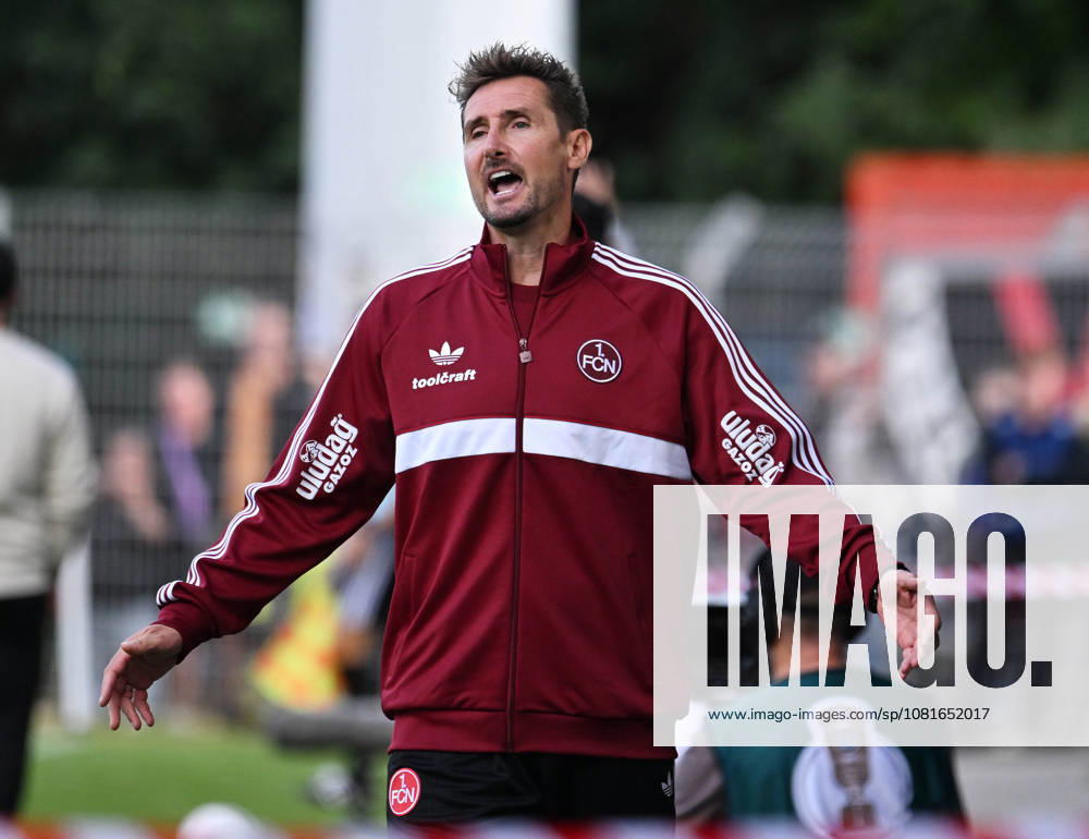 Fussball , DFB - Pokal , 1.Runde Viktoria Köln gegen 1.FC Nürnberg Trainer Miroslav Klose ( 1.FC Nürnberg ) Köln