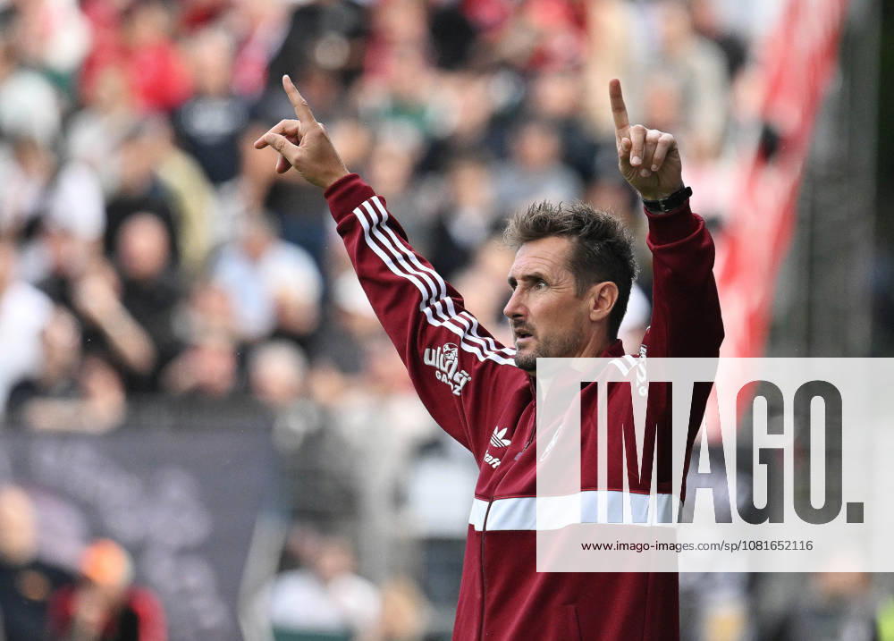 Fussball , DFB - Pokal , 1.Runde Viktoria Köln gegen 1.FC Nürnberg Trainer Miroslav Klose ( 1.FC Nürnberg ) Köln