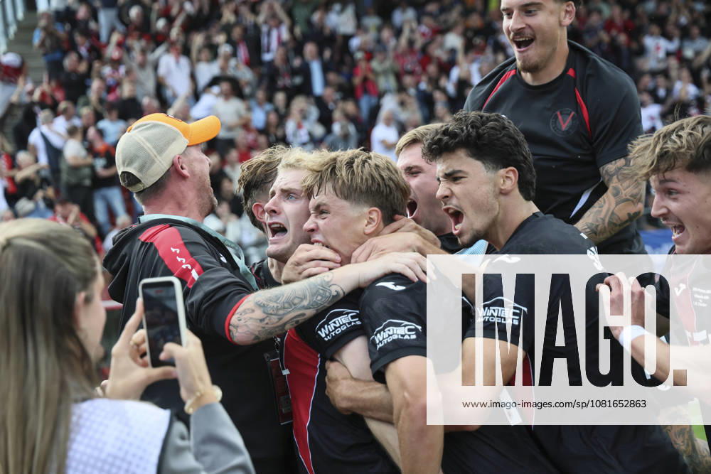 Meiko Sponsel (Viktoria Koeln, 19) celebrates his 1:1 goal with teammates during the DFB-Cup match between Viktoria Koeln vs. 1. FC Nuernberg at the Sportpark Hoehenberg on August 22, 2026 in Koeln, Germany. DFL REGULATIONS PROHIBIT ANY USE OF PHOTOGRAPHS AS IMAGE SEQUENCES AND OR QUASI-VIDEO. Nordrhein-Westfalen Germany