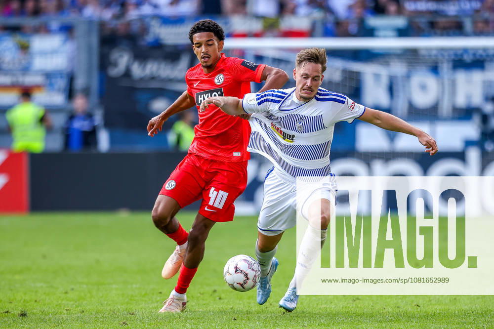 2026.08.22, Fußball, DFB-Pokal, MSV Duisburg - SV Elversberg, Schauinsland-Reisen-Arena, 1.Runde, Saison 2026 2027: Aljaz Casar (MSV Duisburg 8) im Zweikampf gegen Francis Onyeka (SV Elversberg 40) DFB regulations prohibit any use of photographs as image sequences and or quasi-video. Photo: WilkowskixPressefotoKochx Nordrhein-Westfalen Deutschland