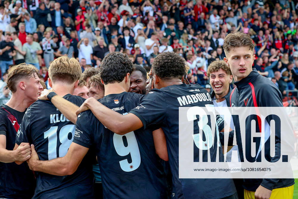 Fußball, DFB-Pokal 1. Runde, Viktoria Köln - 1. FC Nürnberg, Sportpark Höhenberg, Saison 2026 2027: Torjubel nach dem Tor zum 1:1 durch Torschuetze Meiko Sponsel (Viktoria Köln 19) mit Tim Kloss (Viktoria Köln 18), Jakob Sachse (Viktoria Köln 9), Noah Maboulou (Viktoria Köln 37) DFB regulations prohibit any use of photographs as image sequences and or quasi-video. Photo: xSandraxScherningxPressefotoKochx Nordrhein-Westfalen Deutschland