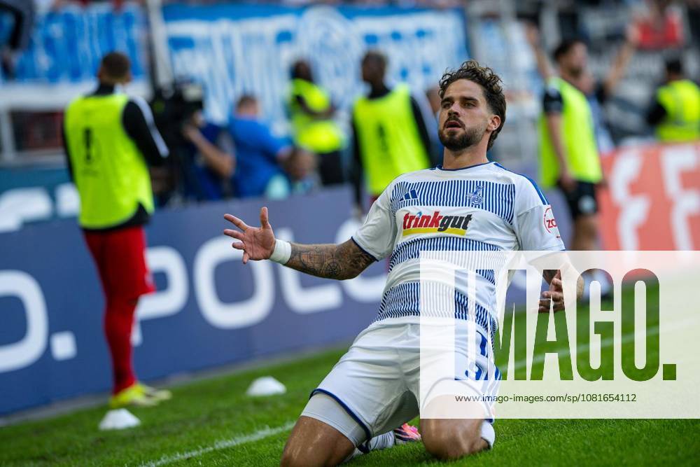 Fußball DFB-Pokal MSV Duisburg - SV Elversberg am 22.08.26 in der Schauinsland-Reisen Arena in Duisburg Torjubel zum 1:1 durch Lex Tyger Lobinger ( Duisburg ) Duisburg