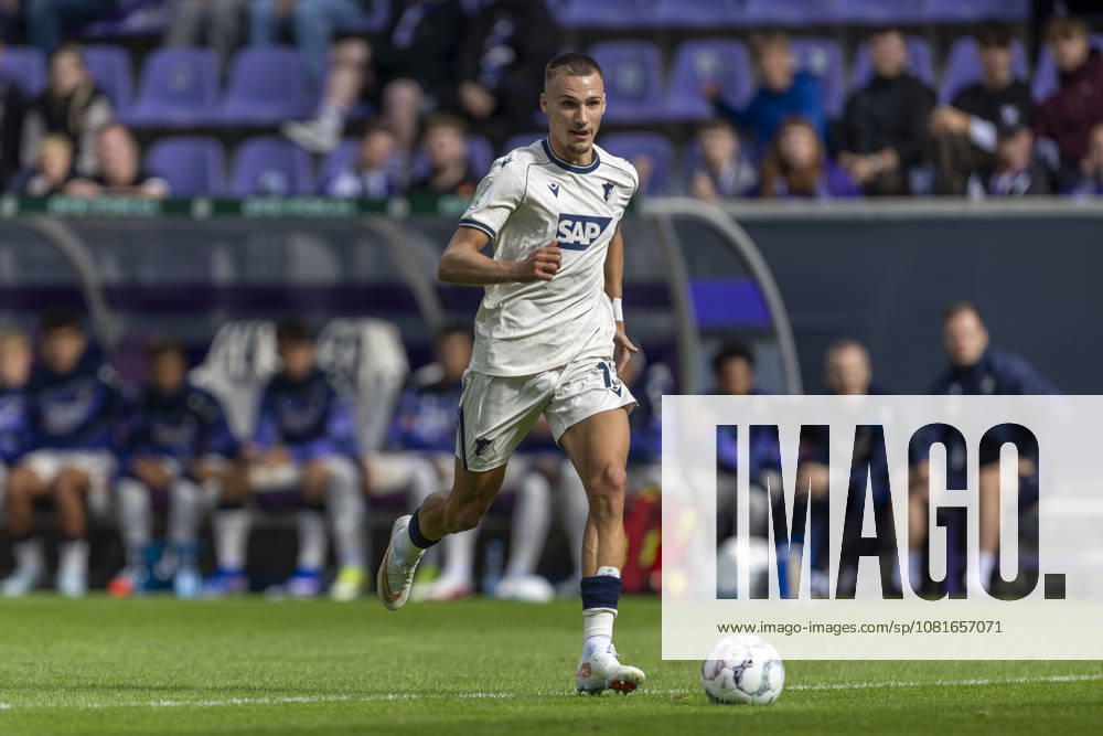 GER, Aue, Fussball, DFB-Pokal, 1. Hauptrunde, FC Erzgebirge Aue vs. TSG 1899 Hoffenheim im Bild v.l.: Tim Lemperle (TSG Hoffenheim 19), Aktion mit Ball 22.08.2026, EINS Erzgebirgsstadion Aue DFB REGULATIONS PROHIBIT ANY USE OF PHOTOGRAPHS AS IMAGE SEQUENCES AND OR QUASI-VIDEO,