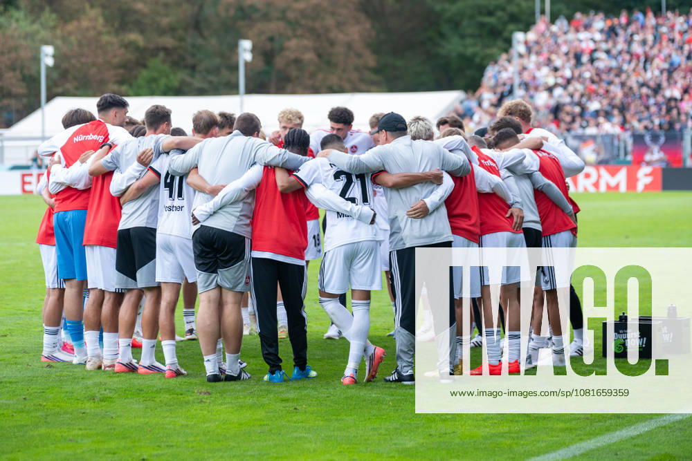 Die Cluberer schwoeren sich ein auf das Elfmeterschiessen. Viktoria Koeln vs. 1. FC Nuernberg, Fussball, DFB-Pokal, 1. Runde, Saison 2026 2027, 22.08.2026 DFL DFB Regulations prohibit any use of Photographs as image sequences and or Quasivideo Viktoria Koeln vs. 1. FC Nuernberg, Fussball, DFB-Pokal, 1. Runde, Saison 2026 2027, 22.08.2026 Koeln
