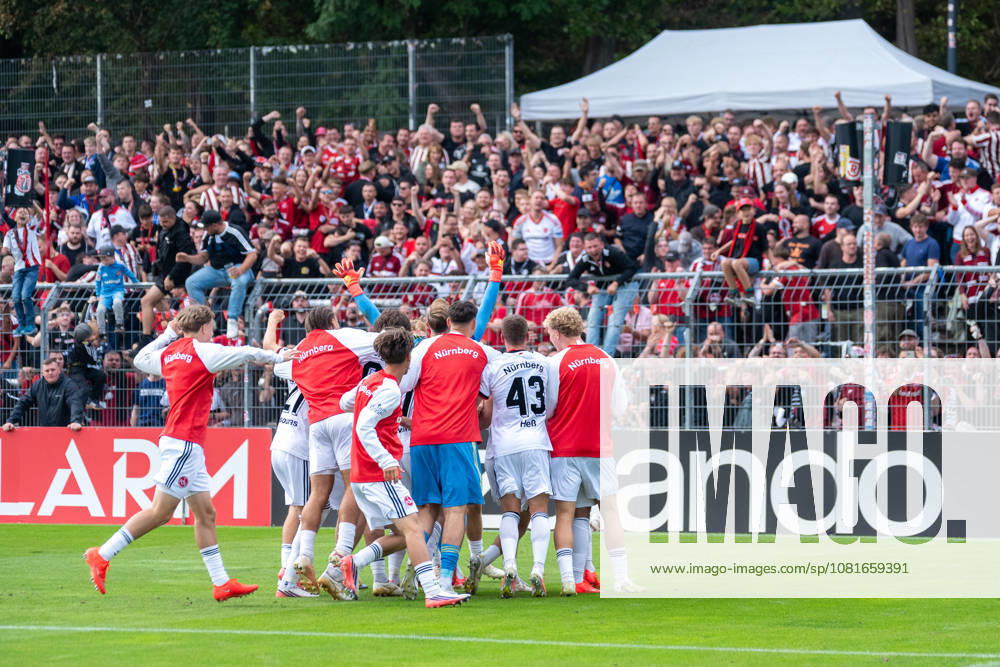 Die Cluberer feiern den Sieg im Elfmeterschiessen vor ihren Fans. Viktoria Koeln vs. 1. FC Nuernberg, Fussball, DFB-Pokal, 1. Runde, Saison 2026 2027, 22.08.2026 DFL DFB Regulations prohibit any use of Photographs as image sequences and or Quasivideo Viktoria Koeln vs. 1. FC Nuernberg, Fussball, DFB-Pokal, 1. Runde, Saison 2026 2027, 22.08.2026 Koeln