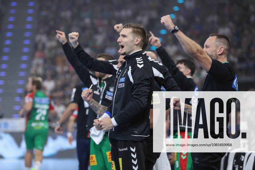 Handball, Rexel Supercup 2026, SC Magdeburg - Füchse Berlin, v.l. Dominik Kuzmanovic (Magdeburg, 1) Jubelt ueber gehaltenen Ball, abgewehrt, gehalten, Torhueter München