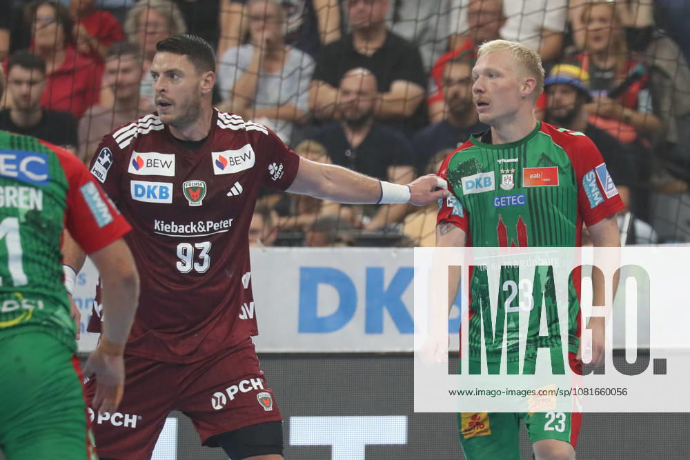 Handball, Rexel Supercup 2026, SC Magdeburg - Füchse Berlin, v.l. Mijajlo Marsenic (Berlin, 93), Magnus Saugstrup (Magdeburg, 23) Zweikampf, Duell, Kampf, tackle München