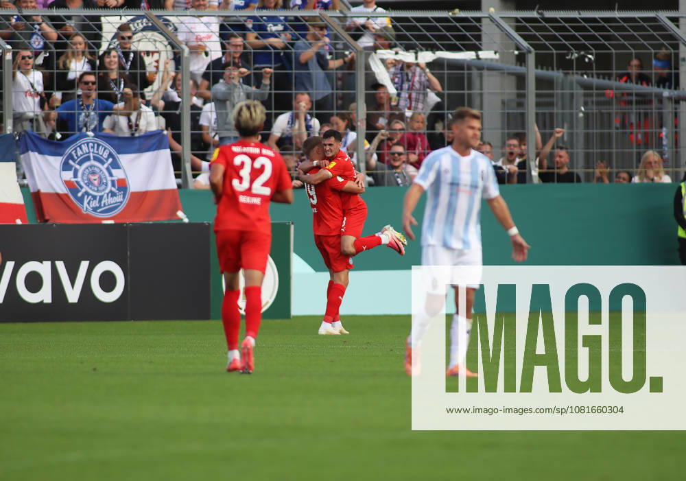 Fussball, Herren, DFB-Pokal, 1.Hauptrunde, Saison 2026 2027, TSV 1860 München - Holstein Kiel, Grünwalder Stadion 0:1 durch Phil Harres (Holstein Kiel) Tor, Jubel, Freude