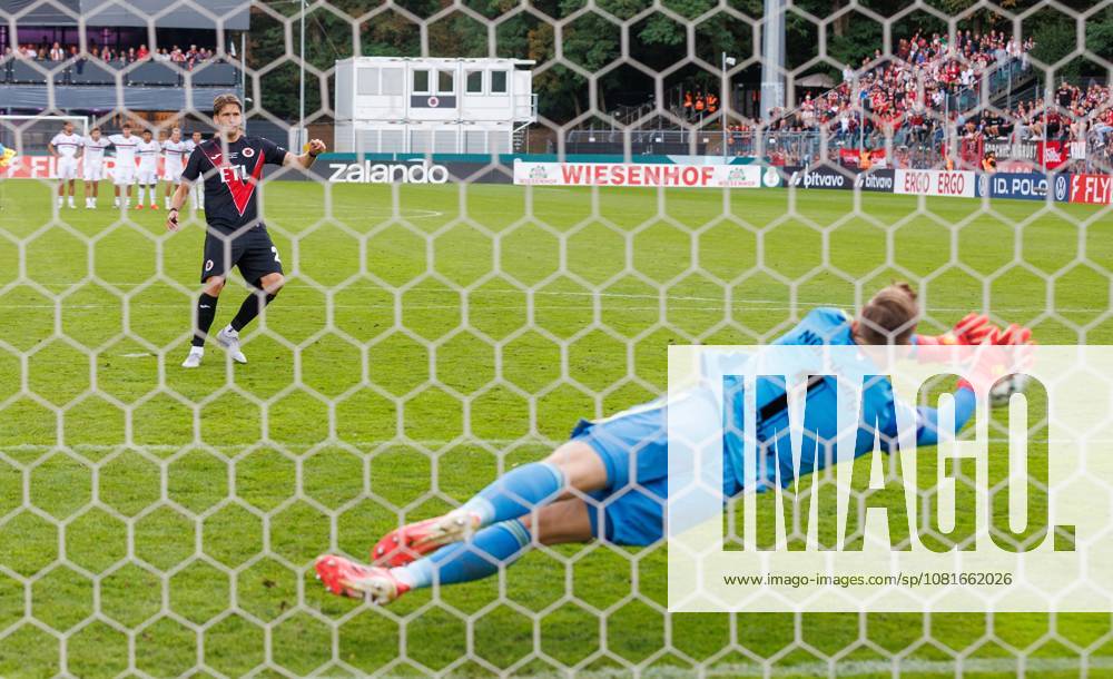 Fussball - Saison 2026 2027 - DFB Pokal Vereinspokal - 01. Runde: Viktoria Köln - 1. FC Nürnberg Nuernberg FCN ( Club ) - Sportfoto Zink DaMa - - regulations prohibit any use of photographs as image sequences and or quasi-video - Jan Reichert (1, 1. FC Nürnberg FCN ) hält Elfmeter von Pascal Fallmann (28, FC Viktoria Köln )