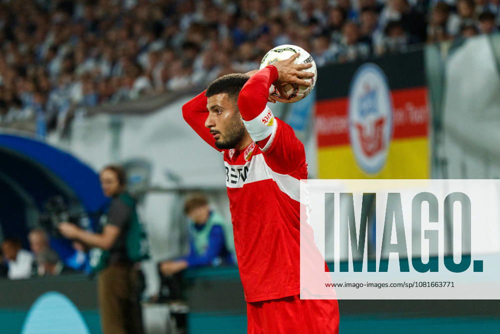 Einwurf Deniz Undav (VfB) ; GER, FC Hansa Rostock vs. VfB Stuttgart, Fußball, Männer, DFB-Pokal, 01. Runde, Spielzeit 2026 2027, 21.08.2026 Rostock Ostseestadion Mecklenburg - Vorpommern Deutschland