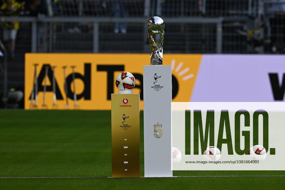 Fussball Franz Beckenbauer Supercup 2026, Borussia Dortmund - FC Bayern München v.l. Der Supercup Symbolfoto, Symbolbild Dortmund