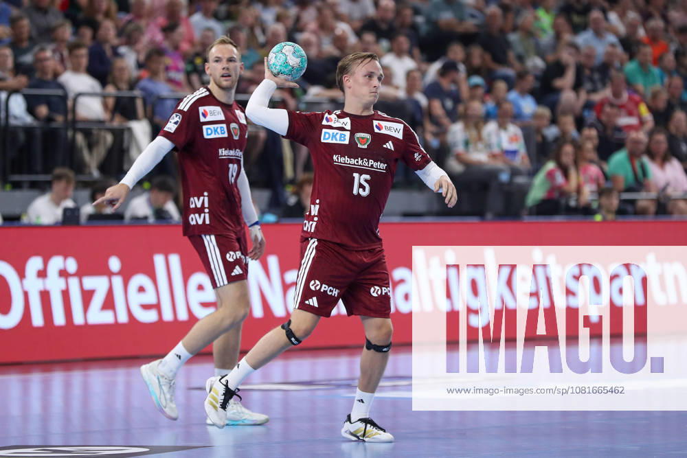 Handball - Rexel Super-Cup, SC Magdeburg - Füchse Berlin, v.l. Tobias Grondahl (Berlin, 15) am Ball, plays the ball München