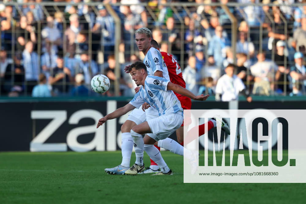 Benedikt Hoppe (TSV 1860 Muenchen, 06) mit Lasse Fassmann (TSV 1860 Muenchen, 33), GER, TSV 1860 Muenchen vs. Holstein Kiel, Fussball, DFB-Pokal, 1. Runde, Saison 2026 2027, 22.08.2026, DFL REGULATIONS PROHIBIT ANY USE OF PHOTOGRAPHS AS IMAGE SEQUENCES, GER, TSV 1860 Muenchen vs. Holstein Kiel, Fussball, DFB-Pokal, 1. Runde, Saison 2026 2027, 22.08.2026 Muenchen