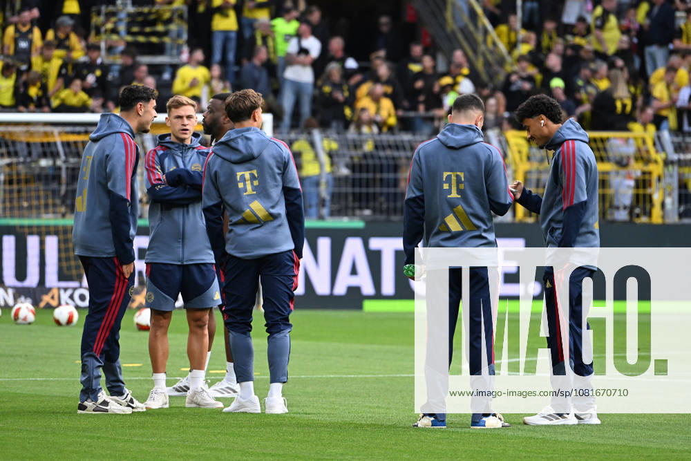 Fussball Franz Beckenbauer Supercup 2026, Borussia Dortmund - FC Bayern München v.l. Platzbegehung vor dem Spiel Dortmund