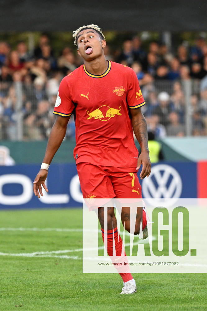 Fussball DFB Pokal 1.Runde, Eintracht Trier - RB Leipzig v.l. Torjubel nach dem Tor zum celebrating the goal celebrate 0:5 durch Antonio Nusa (RB Leipzig) Trier