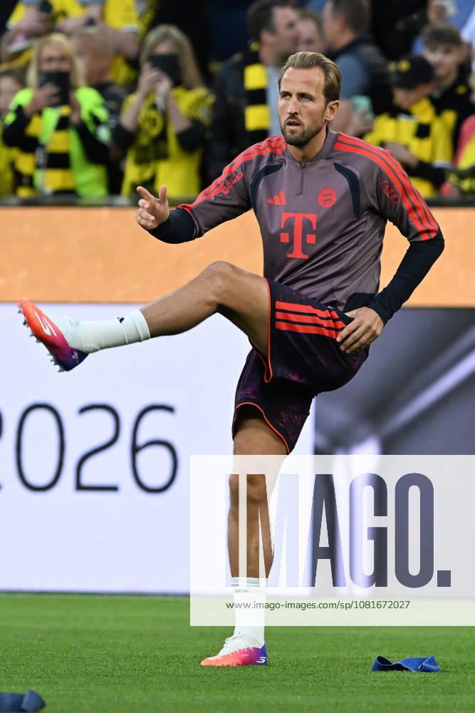 Fussball Franz Beckenbauer Supercup 2026, Borussia Dortmund - FC Bayern München v.l. Warmup warm up Aufwärmen aufwärmen vor dem Spiel Harry Kane (FC Bayern Muenchen) Dortmund