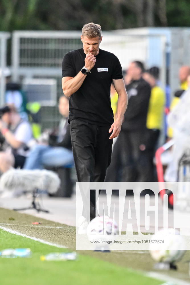 Trainer Oliver Kirch (Arminia Bielefeld) gestikuliert, gestik waehrend des DFB-Pokal 1 Runde Spiels zwichen SG Sonnenhof Grossaspach v Arminia Bielefeld, Wir machen Druck Arena am 22. August 2026 in Grossaspach, Deutschland. (Foto von Harry Langer DeFodi Images) +++ Trainer Oliver Kirch (Arminia Bielefeld) gestures during the DFB-Pokal 1 Runde match between SG Sonnenhof Grossaspach v Arminia Bielefeld at Wir machen Druck Arena on August 22, 2026 in Grossaspach, Germany. (Photo by Harry Langer DeFodi Images) (Photo by Harry Langer DeFodi Images) DFB DFL REGULATIONS PROHIBIT ANY USE OF PHOTOGRAPHS AS IMAGE SEQUENCES AND OR QUASI-VIDEO. -
