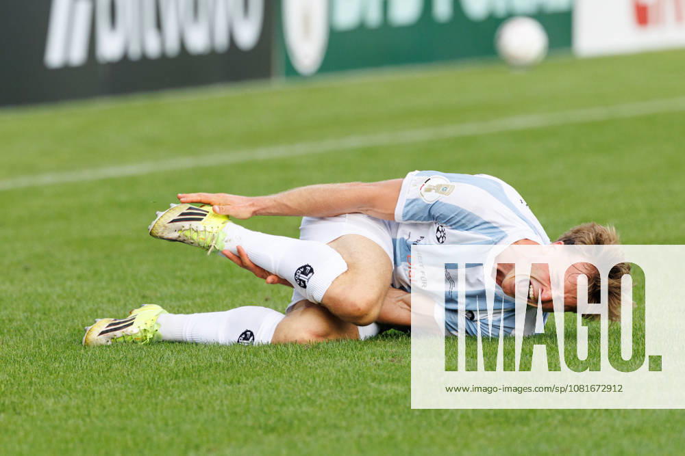 Julian Bell (2, TSV 1860 München) beim Spiel zwischen TSV 1860 München v Holstein Kiel, Fussball, Herren, Dfb Pokal, 2026 2027, 1.Runde am 22.08.2026 in München, Städtisches Stadion an der Grünwalder Straße. Bayern Deutschland