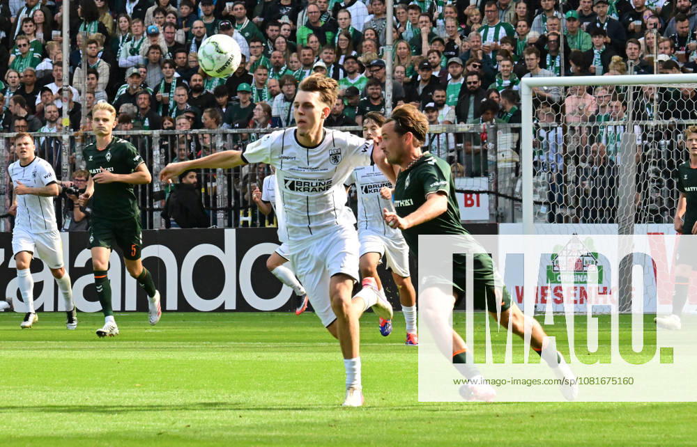 GER Fußball, Männer,DFB Pokal, 1.Runde Saison 2026 2027, Hamburg, Lüneburger SK vs Werder Bremen Tjark Dörr (Lüneburg 20) versucht sich gegen Olivier Deman (Werder 02) durchzusetzen DFB DFL regulations prohibit any use of photographs as image sequences and or quasi-video) Hamburg Millerntorstadion Hamburg Deutschland