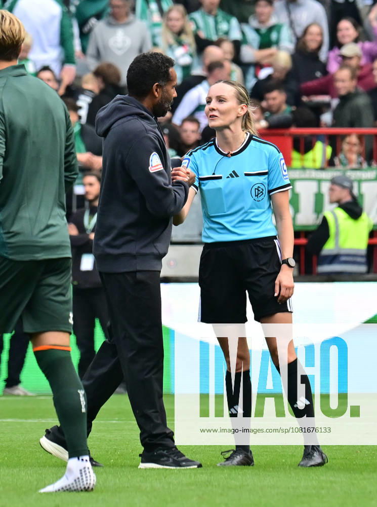 GER Fußball, Männer,DFB Pokal, 1.Runde Saison 2026 2027, Hamburg, Lüneburger SK vs Werder Bremen Trainer Daniel Thioune (Werder) bedankt sich nach dem Spiel bei Schiedsrichterin Fabienne Michel DFB DFL regulations prohibit any use of photographs as image sequences and or quasi-video) Hamburg Millerntorstadion Hamburg Deutschland
