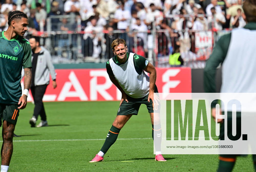 GER Fußball, Männer,DFB Pokal, 1.Runde Saison 2026 2027, Hamburg, Lüneburger SK vs Werder Bremen Niclas Füllkrug (Werder 10) beim Aufwärmen DFB DFL regulations prohibit any use of photographs as image sequences and or quasi-video) Hamburg Millerntorstadion Hamburg Deutschland