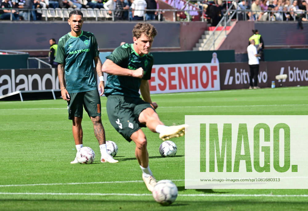 GER Fußball, Männer,DFB Pokal, 1.Runde Saison 2026 2027, Hamburg, Lüneburger SK vs Werder Bremen Jens Stage (Werder 06) beim Aufwärmen DFB DFL regulations prohibit any use of photographs as image sequences and or quasi-video) Hamburg Millerntorstadion Hamburg Deutschland