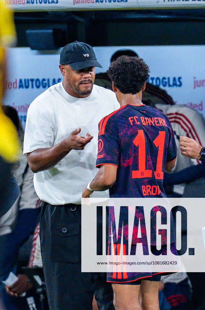 Supercup, Deutschland, Borussia Dortmund vs. FC Bayern München, 22.08.2026 im Signal Iduna Park Tor und Jubel zum 0:1 durch Nathaniel Brown mit Harry Kane und Joshua Kimmich und Vincent Kompany