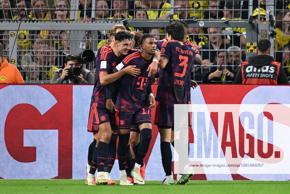 Fussball Franz Beckenbauer Supercup 2026, Borussia Dortmund - FC Bayern München v.l. Torjubel nach dem Tor zum celebrating the goal celebrate 0:2 durch Michael Olise (FC Bayern Muenchen) Dortmund