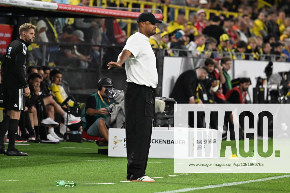 Fussball Franz Beckenbauer Supercup 2026, Borussia Dortmund - FC Bayern München v.l. Trainer head coach Vincent Kompany (FC Bayern Muenchen) Dortmund