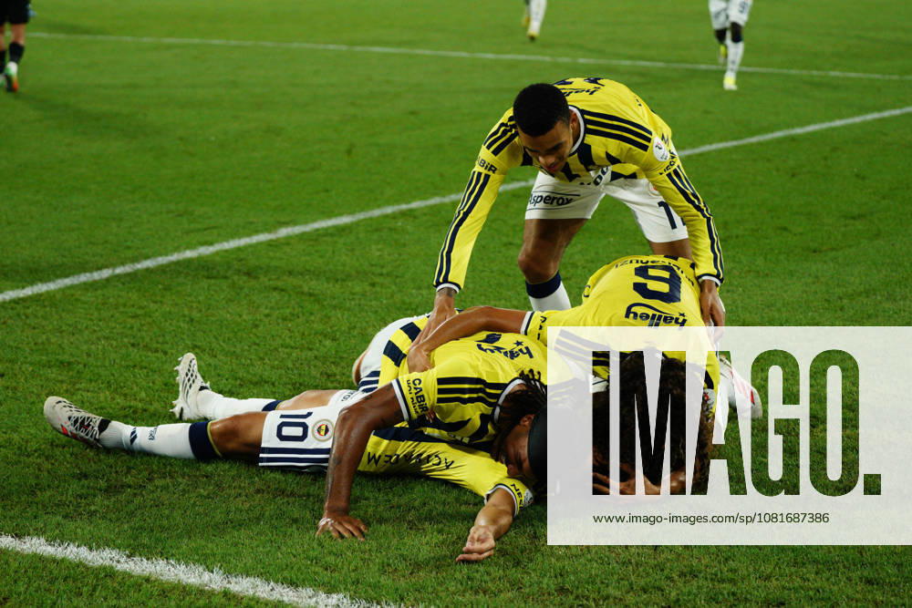Mason Greenwood (top ) and Fenerbahce players celebrates after scores a goal during the Turkish Super League 2026 27 match between Fenerbahce and Konyaspor at the Chobani Stadium, Fenerbahce Sukru Saracoglu Sports Complex in Istanbul, Turkey, on August 22, 2026. Kadikoy Turkey - ZUMAu194 20260822_zip_u194_017