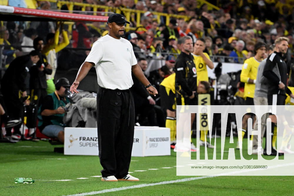 Fussball Franz Beckenbauer Supercup 2026, Borussia Dortmund - FC Bayern München v.l. Trainer head coach Vincent Kompany (FC Bayern Muenchen) Dortmund