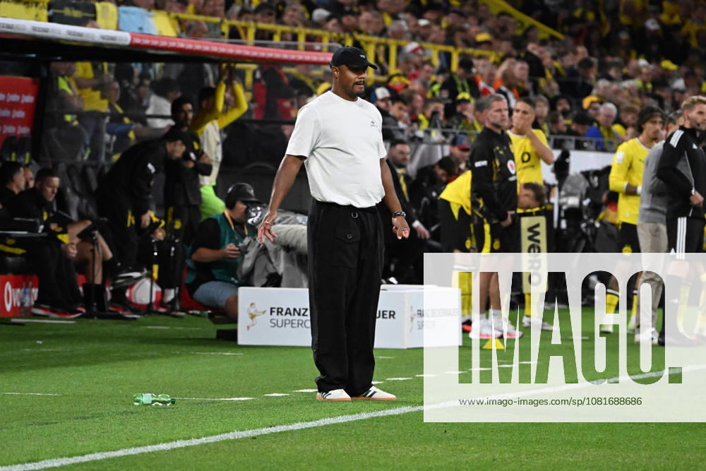 Fussball Franz Beckenbauer Supercup 2026, Borussia Dortmund - FC Bayern München v.l. Trainer head coach Vincent Kompany (FC Bayern Muenchen) Dortmund