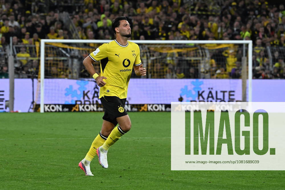 Fussball Franz Beckenbauer Supercup 2026, Borussia Dortmund - FC Bayern München v.l. Ramy Bensebaini (Borussia Dortmund) Dortmund