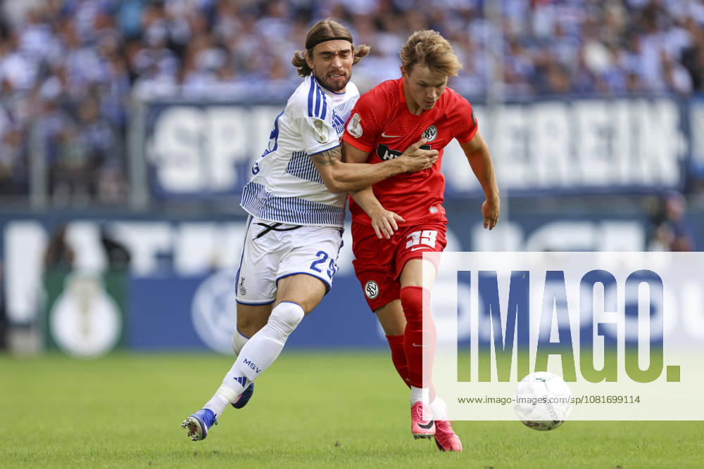 Joshua Bitter (MSV Duisburg) und Cole Campbell (SV 07 Elversberg) im Zweikampf waehrend des Spiels der 1. Runde des DFB-Pokal zwischen MSV Duisburg und SV 07 Elversberg, Schauinsland-Reisen-Arena am 22. August 2026 in Duisburg, Deutschland. (Foto von Oliver Kaelke DeFodi Images) +++ Joshua Bitter (MSV Duisburg) und Cole Campbell (SV 07 Elversberg) battle for the ball during the 1st round match of the DFB-Pokal between MSV Duisburg and SV 07 Elversberg at Schauinsland-Reisen-Arena on August 22, 2026 in Duisburg, Germany. (Photo by Oliver Kaelke DeFodi Images) DFB DFL REGULATIONS PROHIBIT ANY USE OF PHOTOGRAPHS AS IMAGE SEQUENCES AND OR QUASI-VIDEO. (Photo by Oliver Kaelke DeFodi Images) -