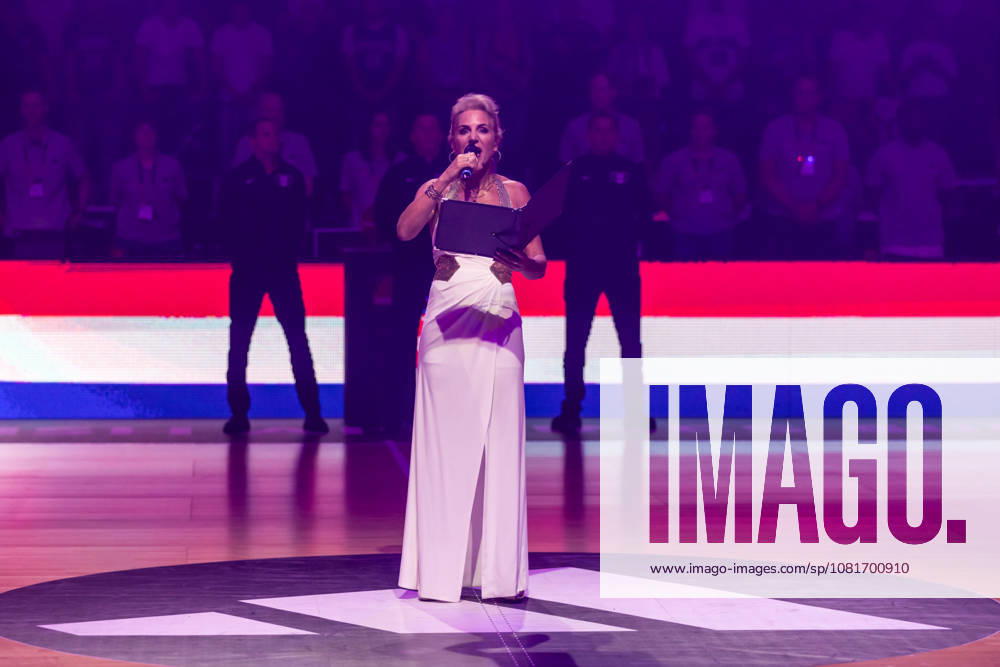 GER, Turkish Airlines Supercup 2026, Hamburg, Finale, Deutschland-Kroatien Sängerin bei der Nationalhymne Hamburg Barclays Arena Hamburg Deutschland