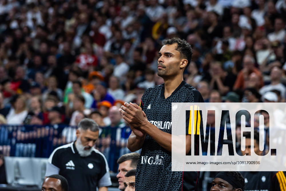 GER, Turkish Airlines Supercup 2026, Hamburg, Finale, Deutschland-Kroatien Oscar Da Silva (Deutschland, 1) applaudiert Hamburg Barclays Arena Hamburg Deutschland