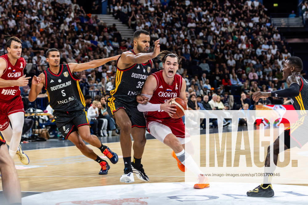 GER, Turkish Airlines Supercup 2026, Hamburg, Finale, Deutschland-Kroatien Mario Hezonja (Kroatien, 8), Johannes Thiemann (Deutschland, 32) Hamburg Barclays Arena Hamburg Deutschland