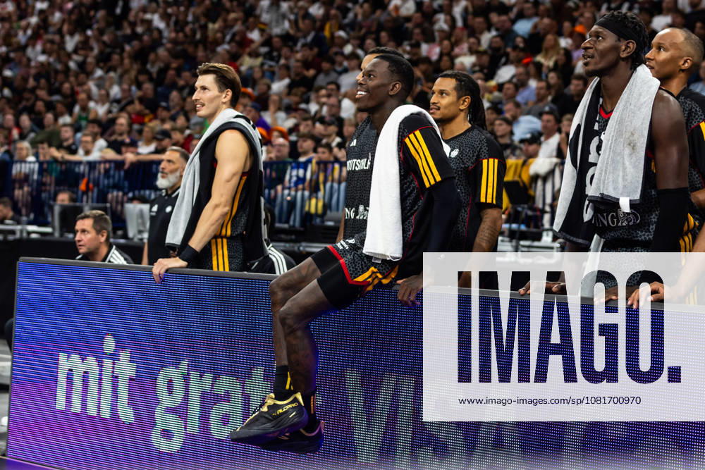 GER, Turkish Airlines Supercup 2026, Hamburg, Finale, Deutschland-Kroatien Dennis Schroeder ( 17 Deutschland) sitzt auf der Bande Hamburg Barclays Arena Hamburg Deutschland