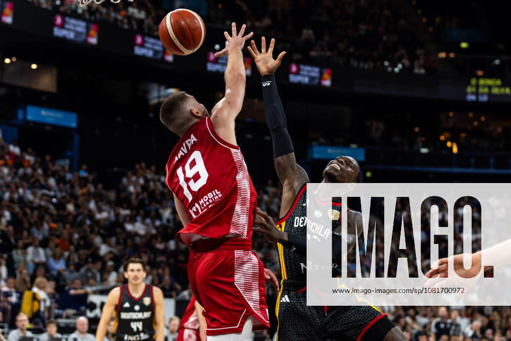 GER, Turkish Airlines Supercup 2026, Hamburg, Finale, Deutschland-Kroatien Dennis Schroeder ( 17 Deutschland), Dominik Mavra (Kroatien, 19) Hamburg Barclays Arena Hamburg Deutschland