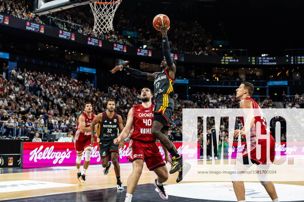 GER, Turkish Airlines Supercup 2026, Hamburg, Finale, Deutschland-Kroatien Dennis Schroeder ( 17 Deutschland), Ivica Zubac (Kroatien, 40) Hamburg Barclays Arena Hamburg Deutschland