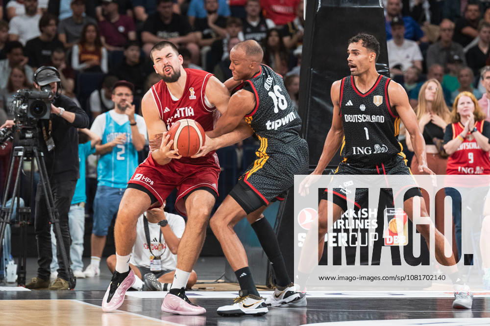 Basketball, Turkish Airlines Supercup 2026, Türkei - Kroatien, Barclays Arena (Hamburg), 22.08.2026, Finale Ivica Zubac ( 40, KROATIEN, Center, Indiana Pacers), Louis Olinde ( 16, DEUTSCHLAND, Forward, BAXI Manresa)