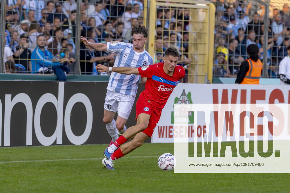 München, Deutschland 22. August 2026: DFB-Pokal - 2026 2027 - 1. Runde - TSV 1860 München gegen Holstein Kiel Im Bild: v. li. im Zweikampf Lance Fiedler (TSV) und Adrian Kapralik (Kiel) DFB DFL regulations prohibit any use of photographs as image sequences and or quasi-video Grünwalder Stadion Bayern