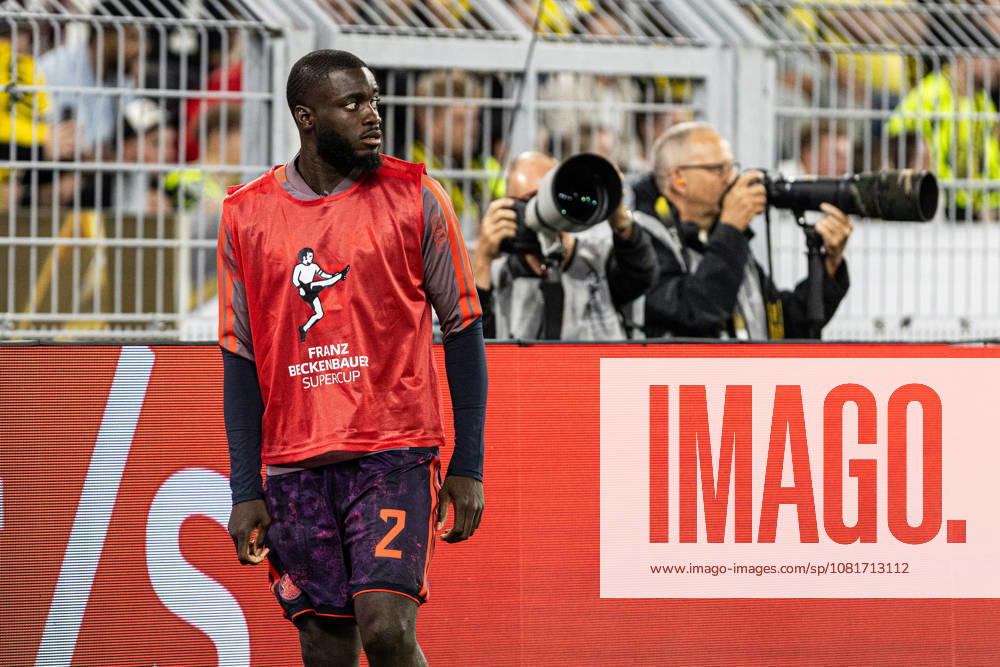 Franz-Beckenbauer-Supercup 2026: Borussia Dortmund - FC Bayern München; 22.08.2026 Dayot Upamecano (FC Bayern München, 2) beim Aufwärmen. Franz-Beckenbauer-Supercup 2026: Borussia Dortmund - FC Bayern München; Signal Iduna Park, Dortmund