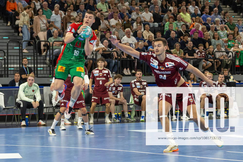 Kempa trick by Elvar Orn Jonsson (SC Magdeburg, 19), SC Magdeburg vs. Füchse Berlin, Handball, HBL, REXEL SUPER CUP, 2026, 22.08.2026 Munich SAP Garden Germany