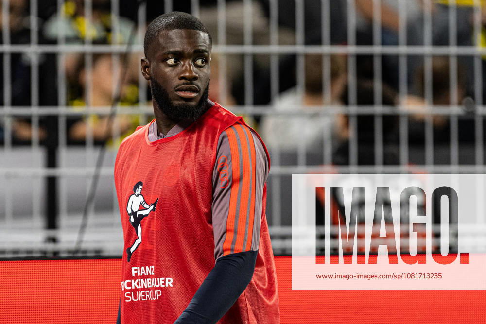 Franz-Beckenbauer-Supercup 2026: Borussia Dortmund - FC Bayern München; 22.08.2026 Dayot Upamecano (FC Bayern München, 2) beim Aufwärmen. Franz-Beckenbauer-Supercup 2026: Borussia Dortmund - FC Bayern München; Signal Iduna Park, Dortmund