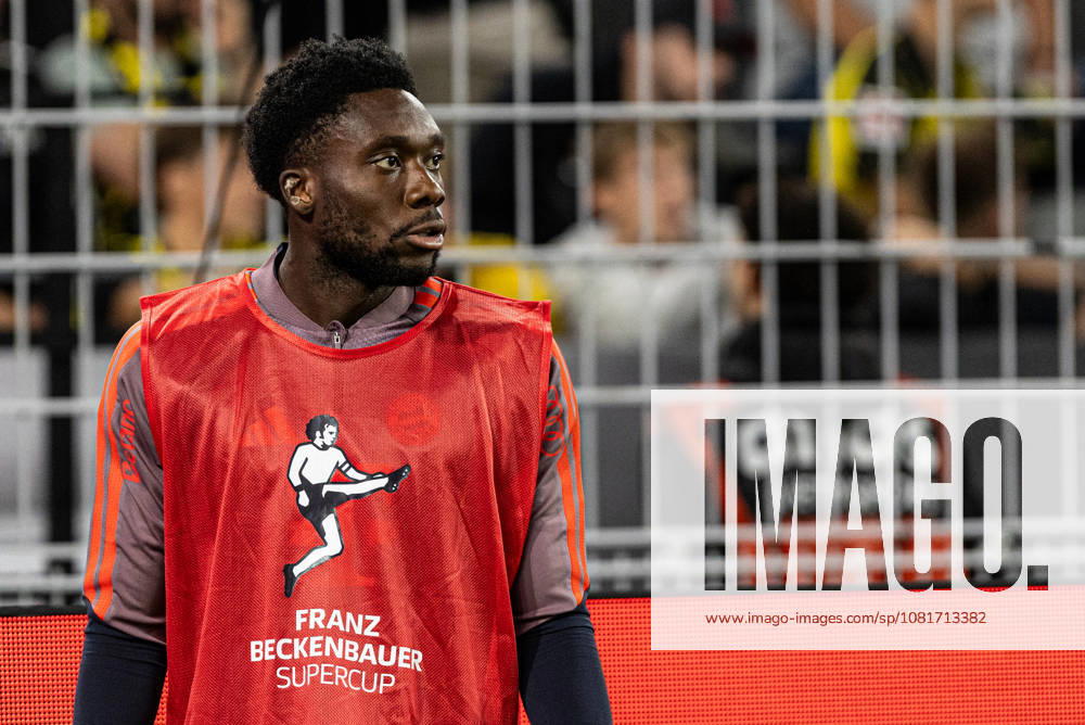 Franz-Beckenbauer-Supercup 2026: Borussia Dortmund - FC Bayern München; 22.08.2026 Alphonso Davies (FC Bayern München, 19) beim Aufwärmen. Franz-Beckenbauer-Supercup 2026: Borussia Dortmund - FC Bayern München; Signal Iduna Park, Dortmund